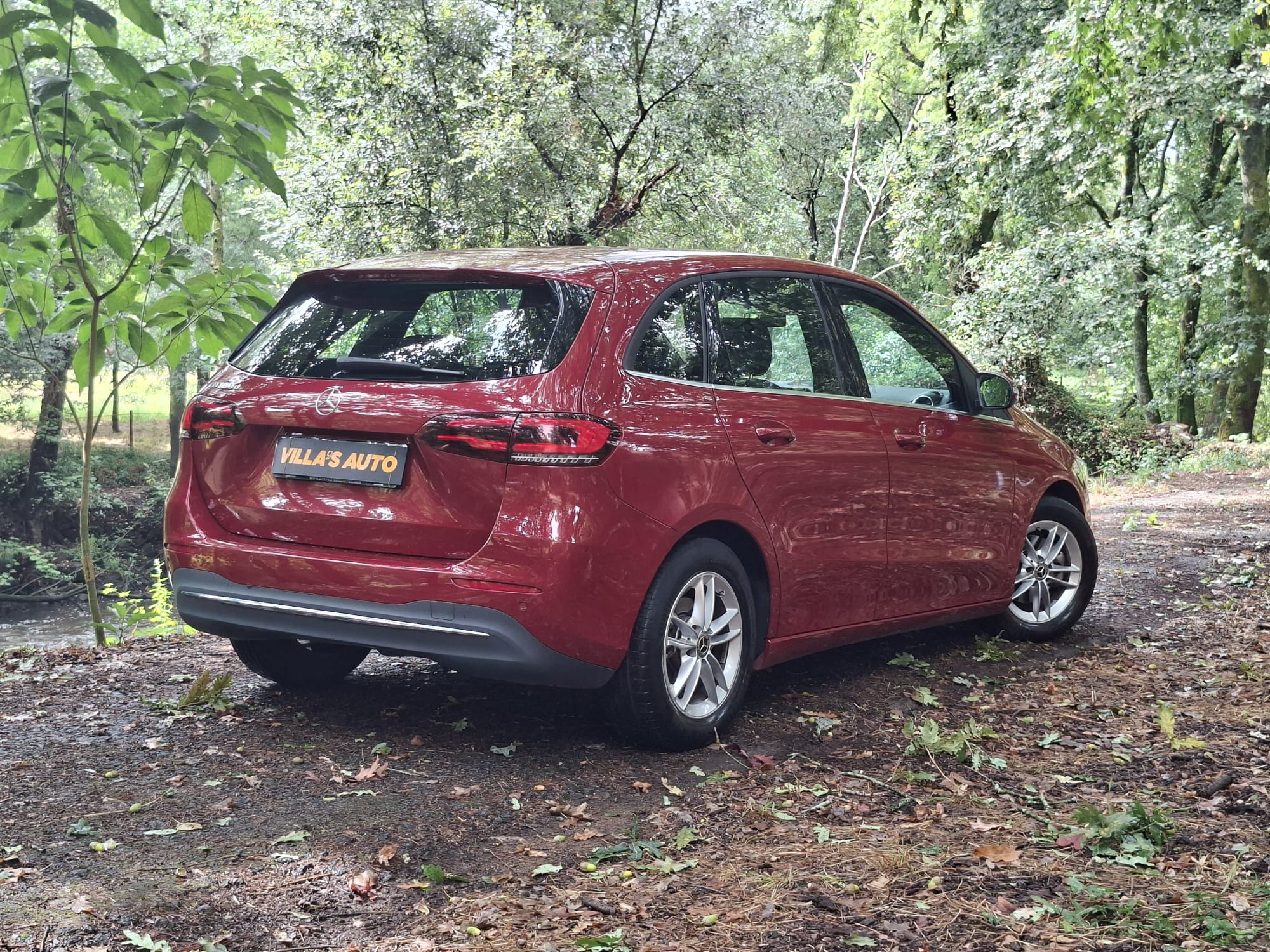 Mercedes B180D - Image 17